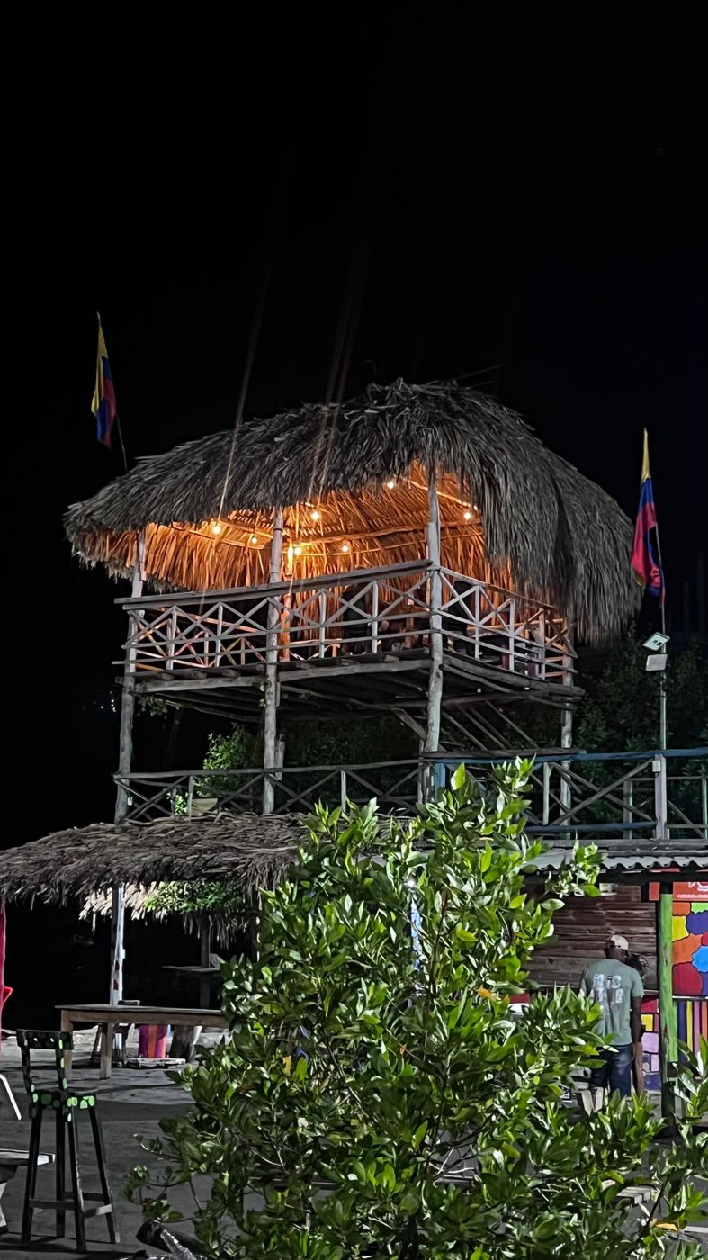 El Mirador del Amor de noche